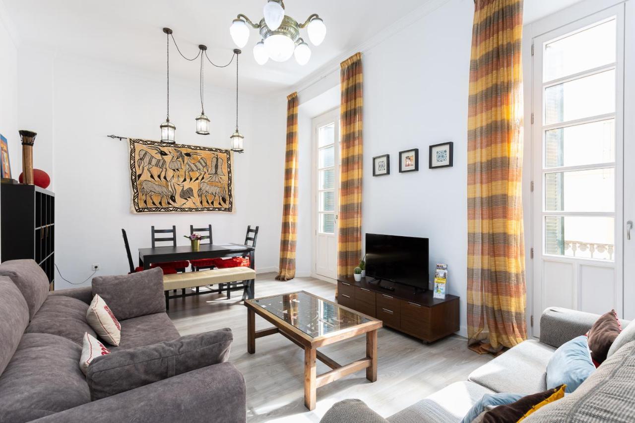 Julieta Historical Apartment By AlohaМалага Экстерьер фото